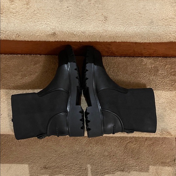 Authentic UGG Australia Leather Black Combat Boots Women SZ 8 Like New - Picture 6 of 11